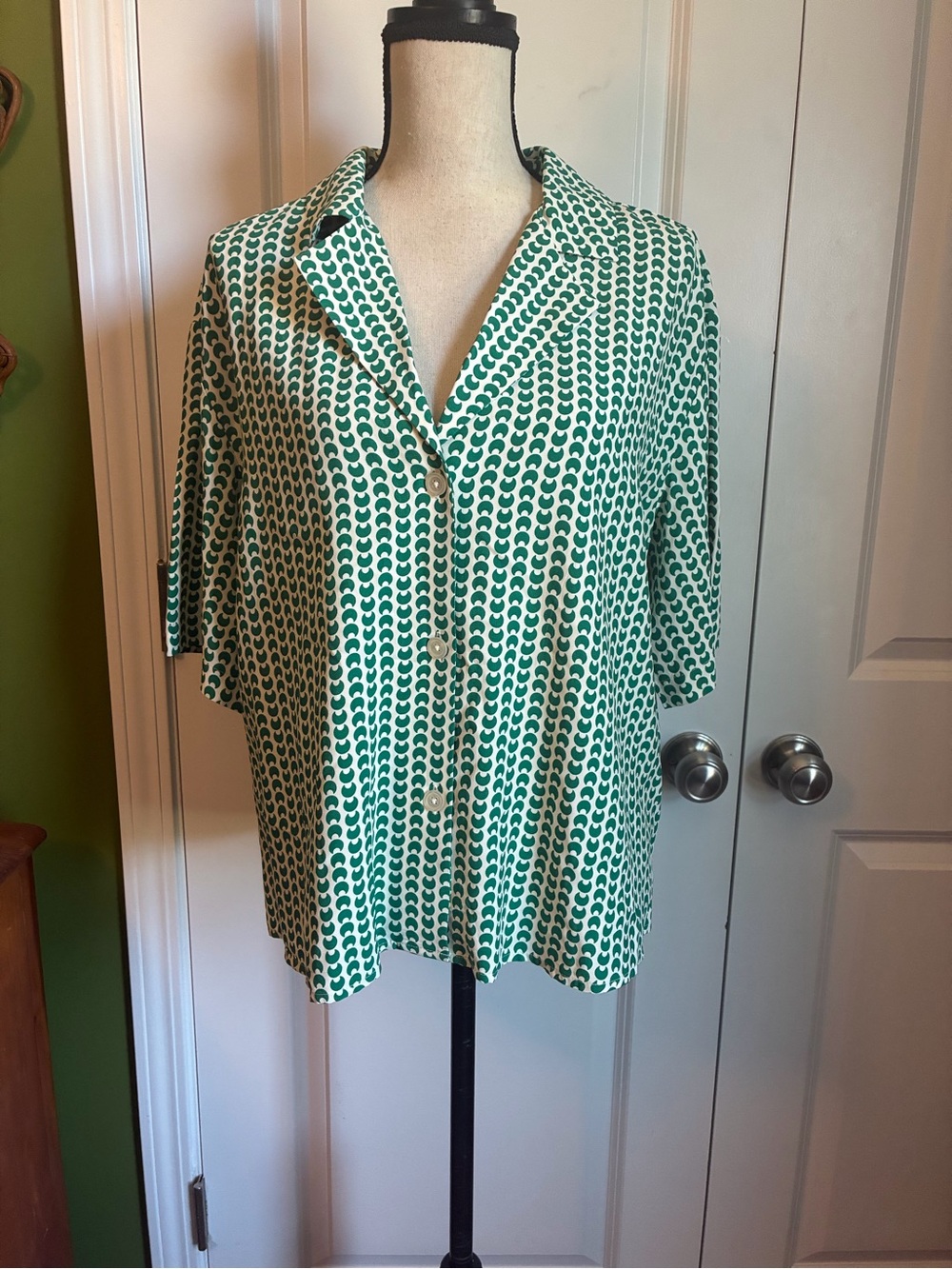 A New Day Green Geometric Short Sleeve Button Down Shirt Women’s NWT Large